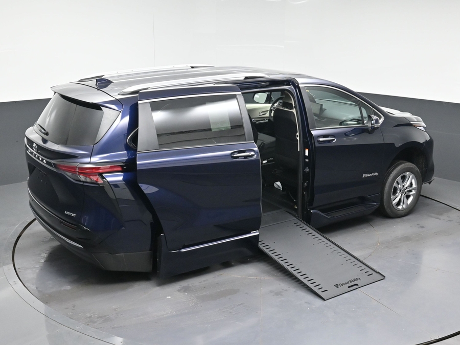 New 2026 Toyota Sienna Hybrid Limited - BraunAbility Side Entry In Floor Automatic Ramp