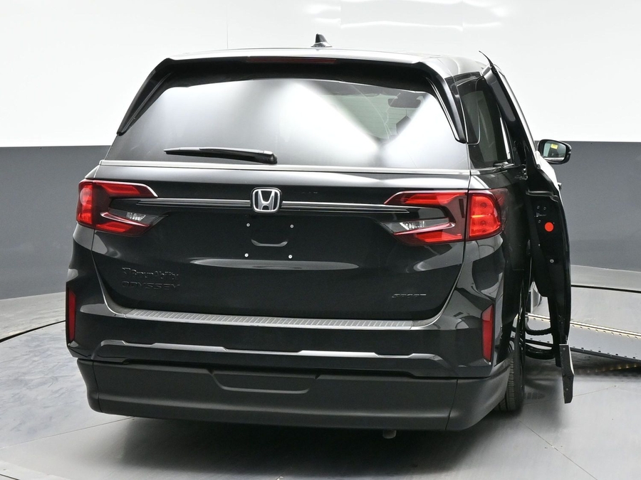 Black Honda Odyssey image number 5