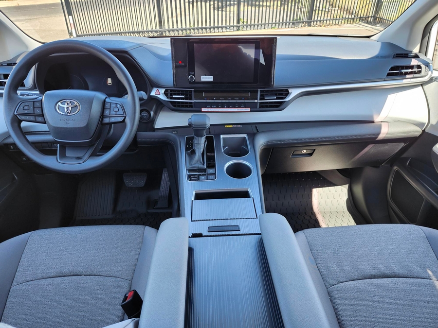 New 2026 Toyota Sienna Hybrid LE - Vantage Mobility Commercial Rear Entry Entry Fold Out Manual Ramp