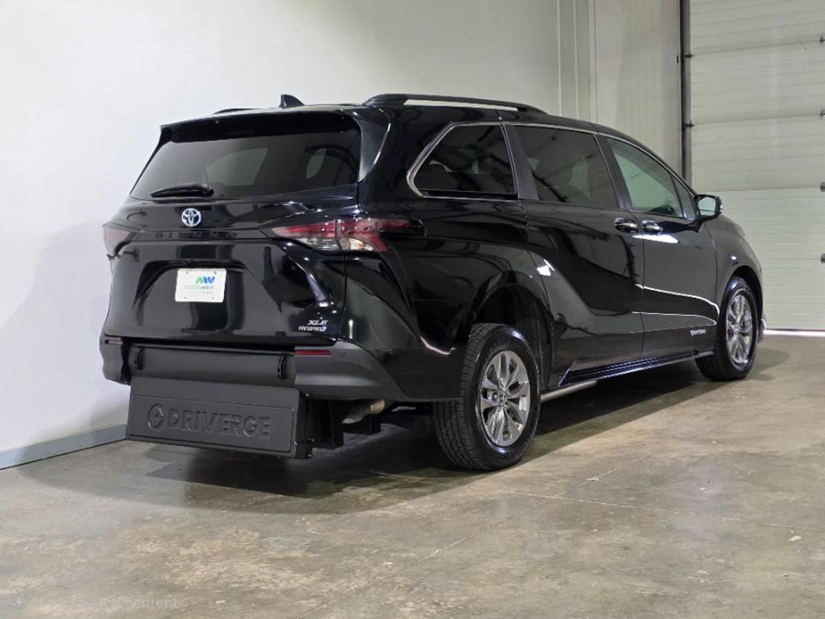 2024 TOYOTA SIENNA - Image 4