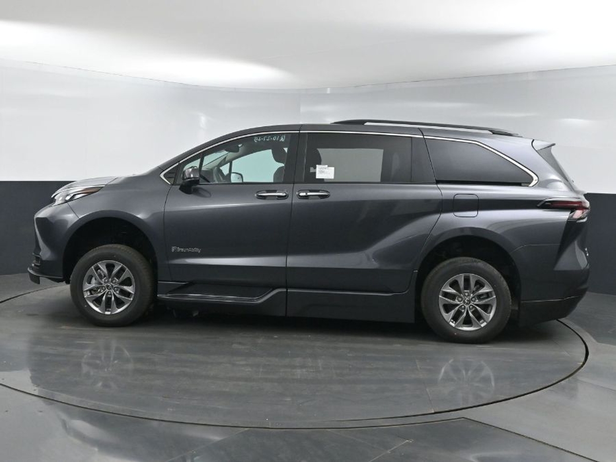 2025 TOYOTA SIENNA - Image 4