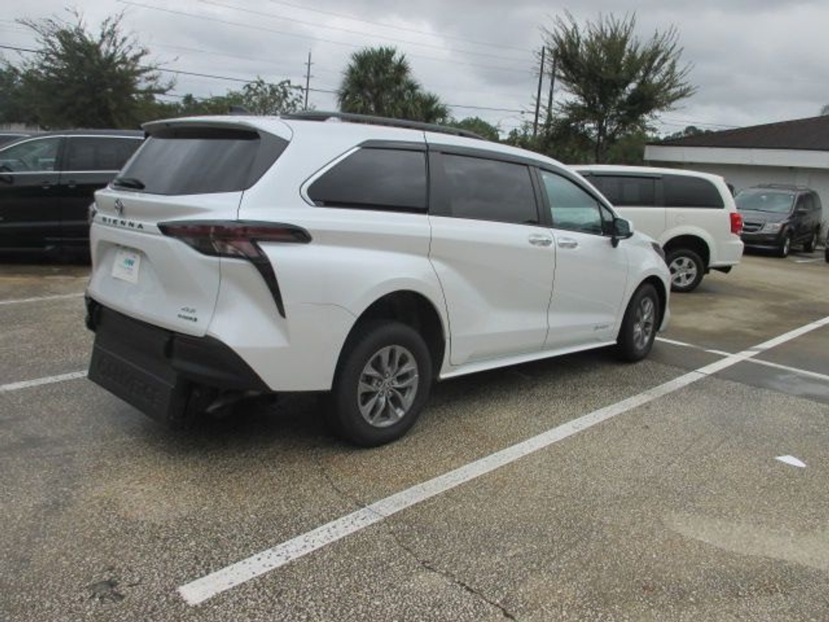 2023 TOYOTA SIENNA - Image 5