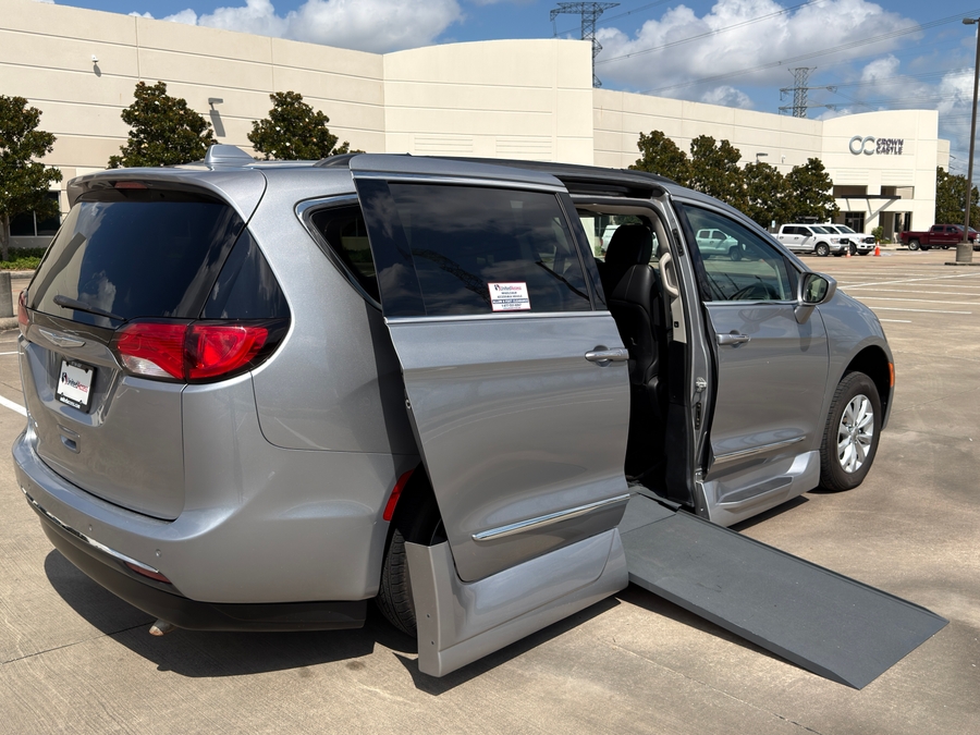 Used 2017 Chrysler Pacifica Touring-L - VMI Side Entry In Floor Automatic Ramp