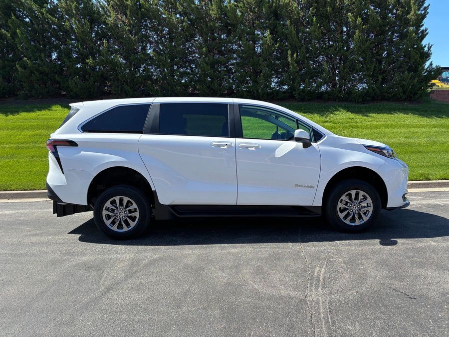 New 2025 Toyota Sienna Hybrid LE - BraunAbility Commercial Rear Entry Entry Fold Out Manual Ramp