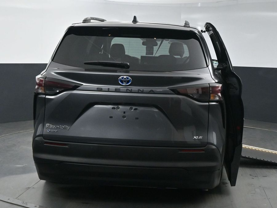 New 2025 Toyota Sienna Hybrid XLE Plus - BraunAbility Side Entry Entry In Floor Automatic Ramp