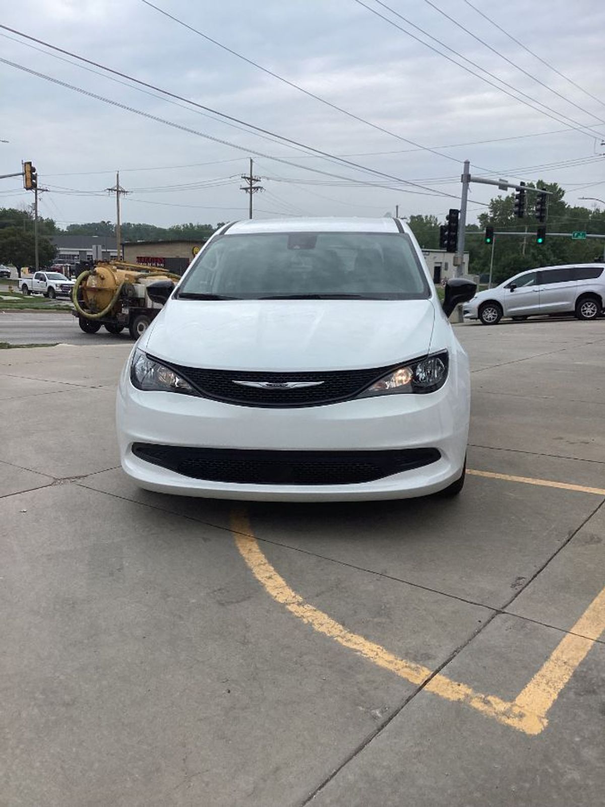 2024 CHRYSLER VOYAGER - Image 3