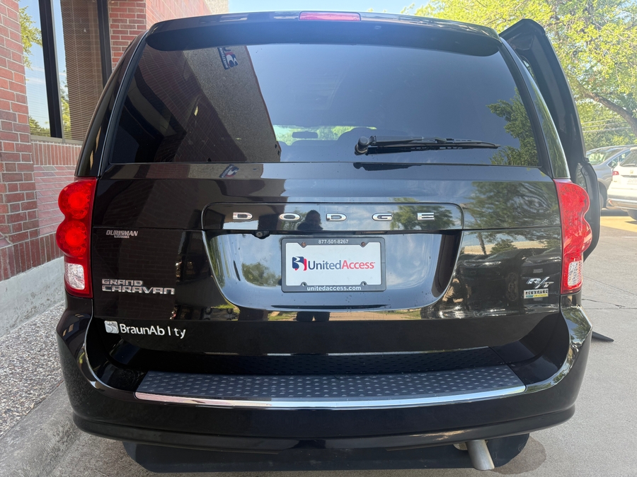 Used 2014 Dodge Grand Caravan R/T - BraunAbility Side Entry Fold Out Manual Ramp