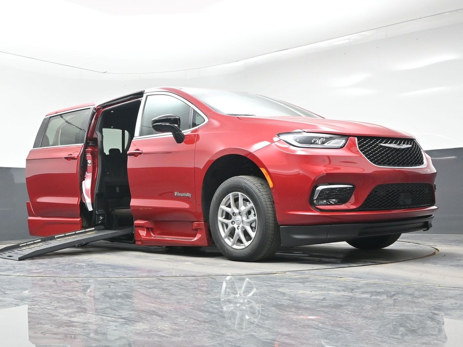 Red Chrysler Pacifica image number 15
