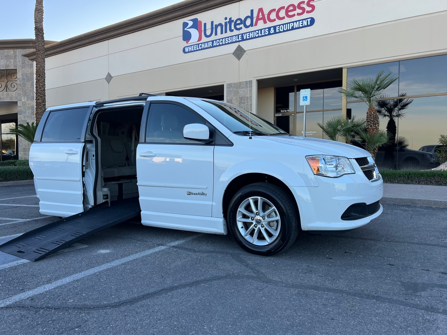Used 2014 Dodge Grand Caravan SXT - BraunAbility Side Entry Entry Fold Out Automatic Ramp