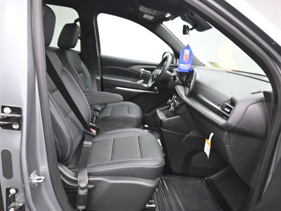 New 2026 Chevrolet Traverse 1LT Midnight - BraunAbility Side Entry Entry In Floor Automatic Ramp