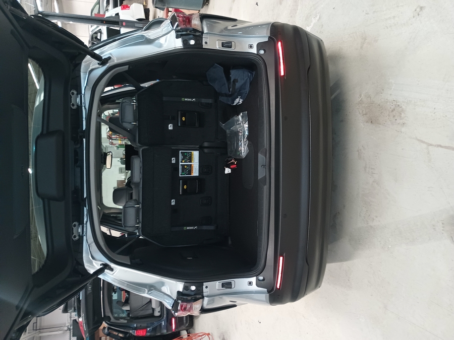 Silver Toyota Sienna image number 15