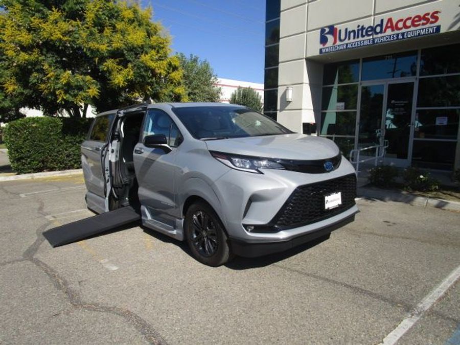 New 2025 Toyota Sienna Hybrid XSE Sport - VMI Side Entry Entry In Floor Automatic Ramp