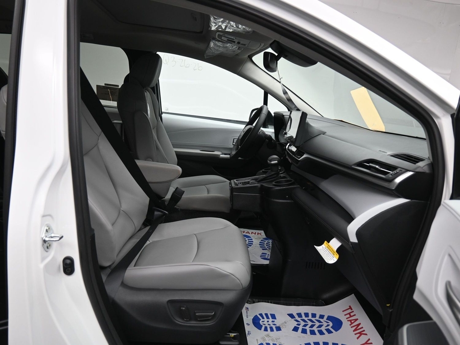 New 2026 Toyota Sienna Hybrid XLE Base - BraunAbility Side Entry Entry Fold Out Automatic Ramp