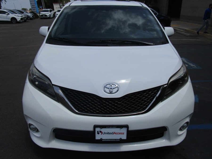 Used 2017 Toyota Sienna SE - BraunAbility Side Entry Entry In Floor Automatic Ramp