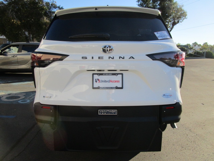 New 2026 Toyota Sienna Hybrid LE - Vantage Mobility Commercial Rear Entry Entry Fold Out Manual Ramp