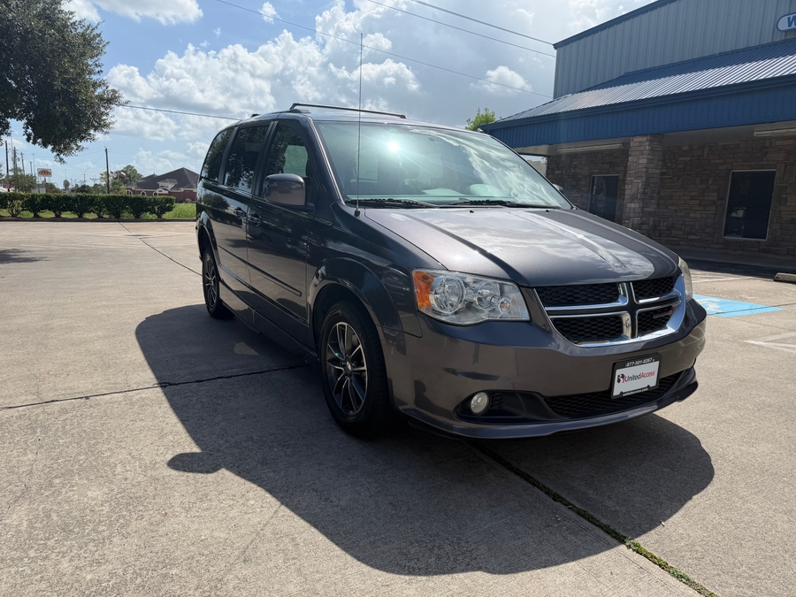 Used 2017 Dodge Grand Caravan  -    Ramp