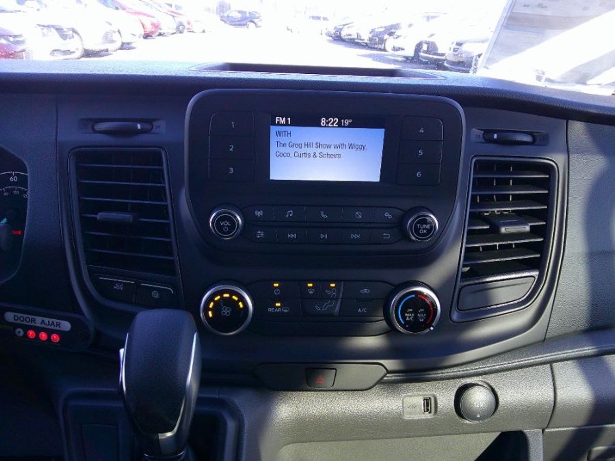 White Ford T350 image number 18