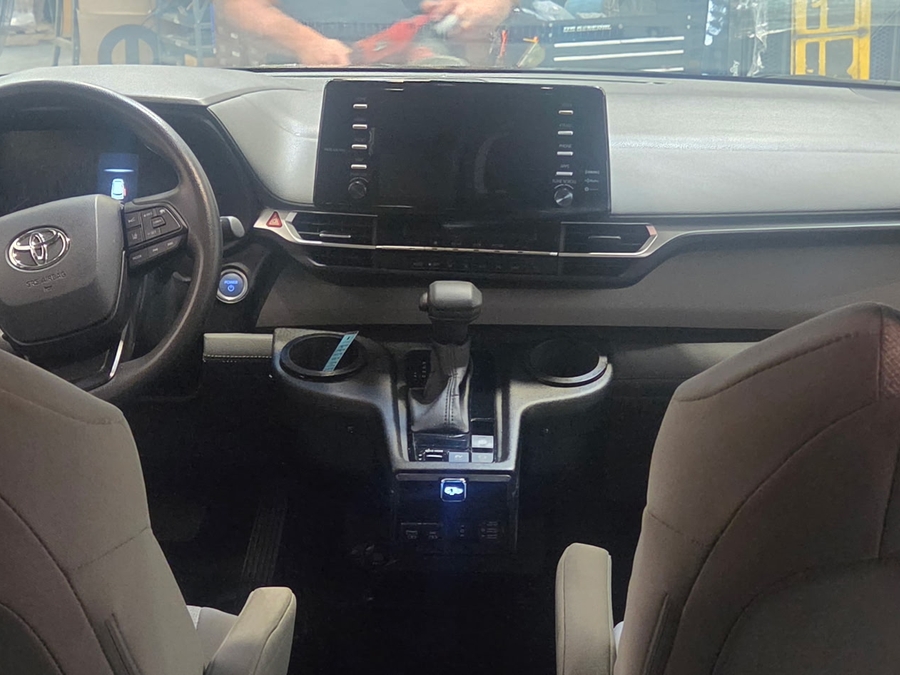 Used 2024 Toyota Sienna Hybrid LE Base - BraunAbility Side Entry Fold Out Automatic Ramp
