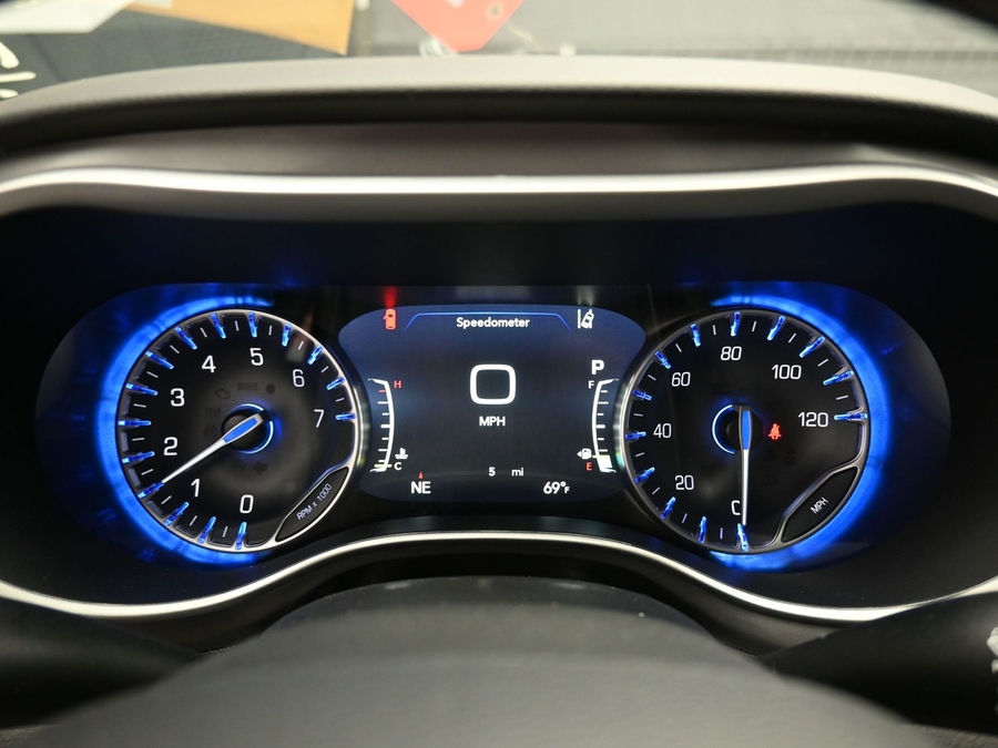 Silver Chrysler Voyager image number 14