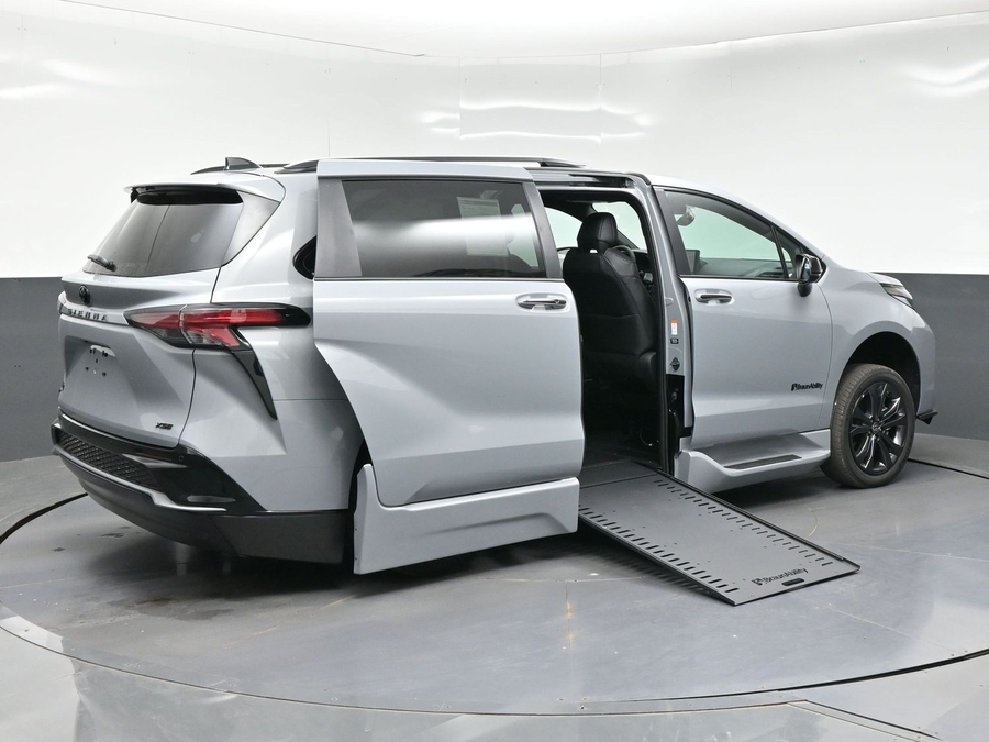 New 2026 Toyota Sienna Hybrid XSE Sport - BraunAbility Side Entry In Floor Automatic Ramp