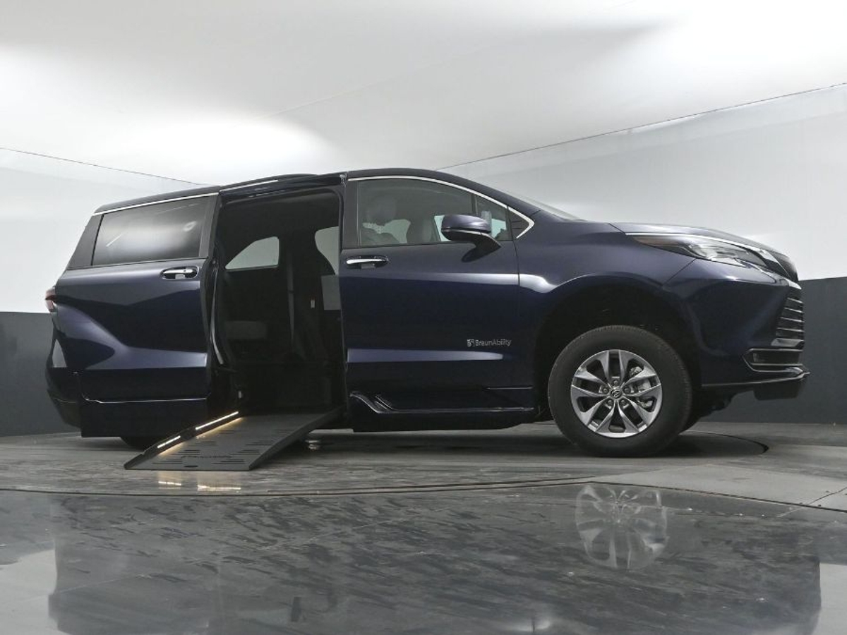 2025 TOYOTA SIENNA - Image 19