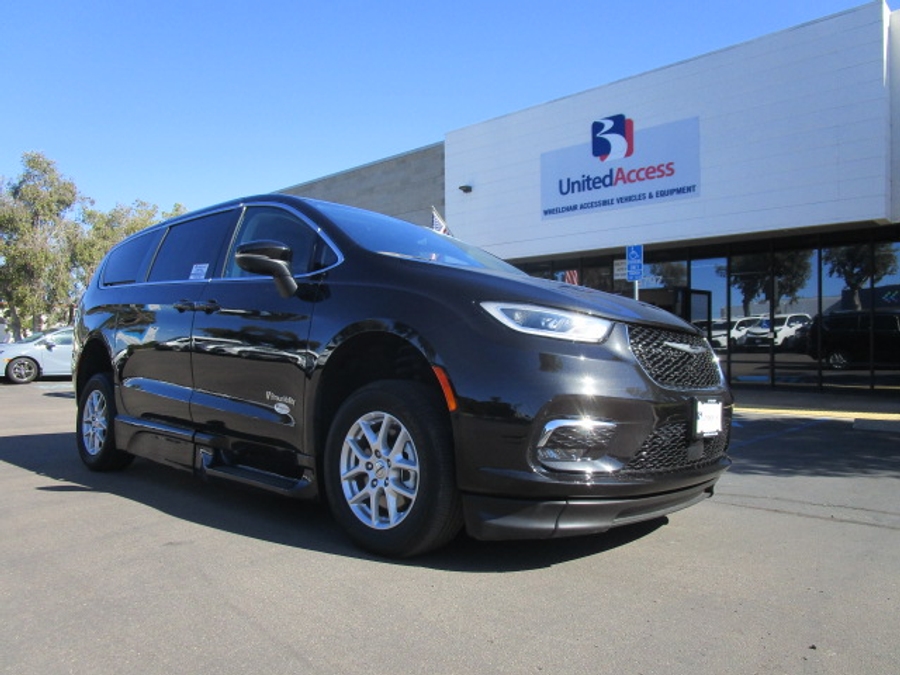 Used 2023 Chrysler Pacifica Touring L - BraunAbility Side Entry Entry In Floor Automatic Ramp