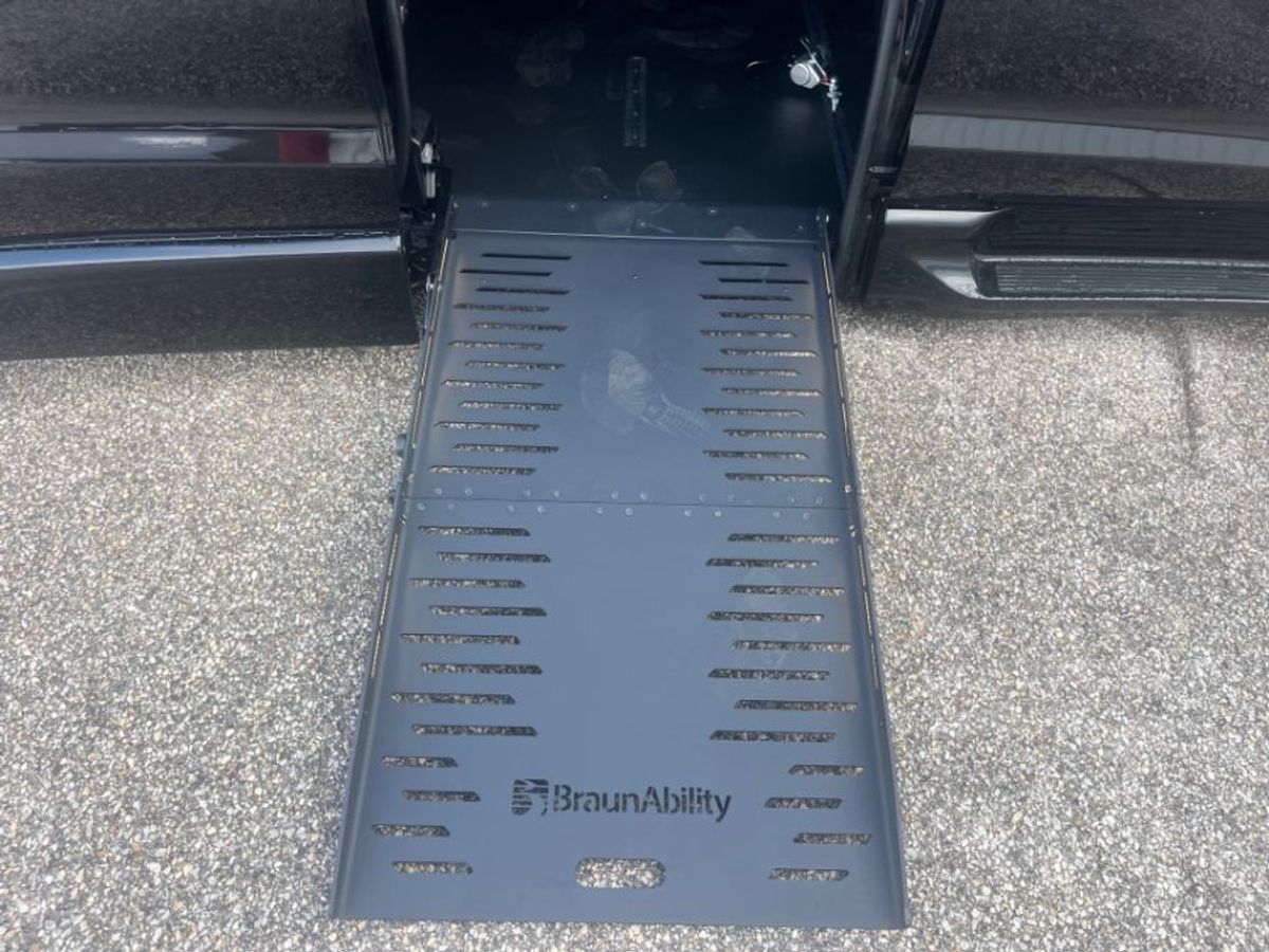 2025 CHRYSLER PACIFICA - Image 15