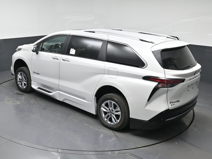 New 2026 Toyota Sienna Hybrid Limited - BraunAbility Side Entry Fold Out Automatic Ramp