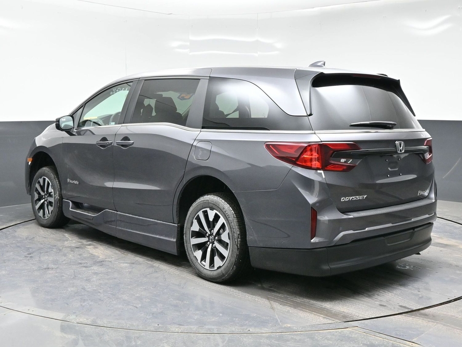 Grey Honda Odyssey image number 4