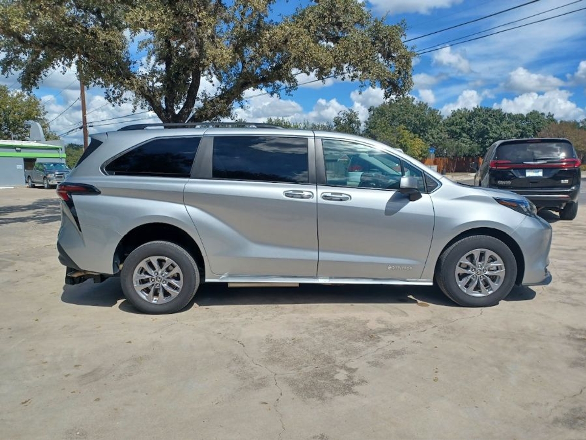 2024 TOYOTA SIENNA - Image 6