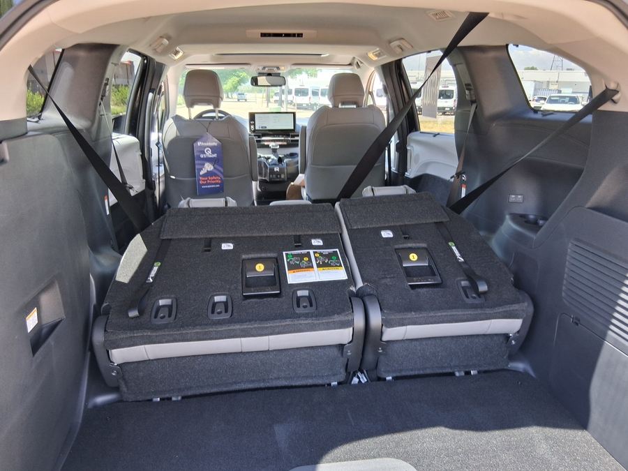 Black Toyota Sienna image number 13