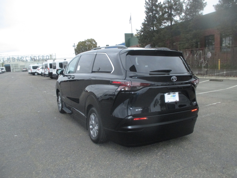 Black Toyota Sienna image number 3