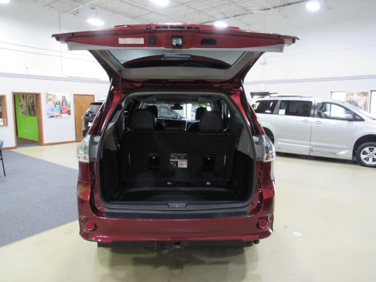 Red Toyota Sienna image number 13