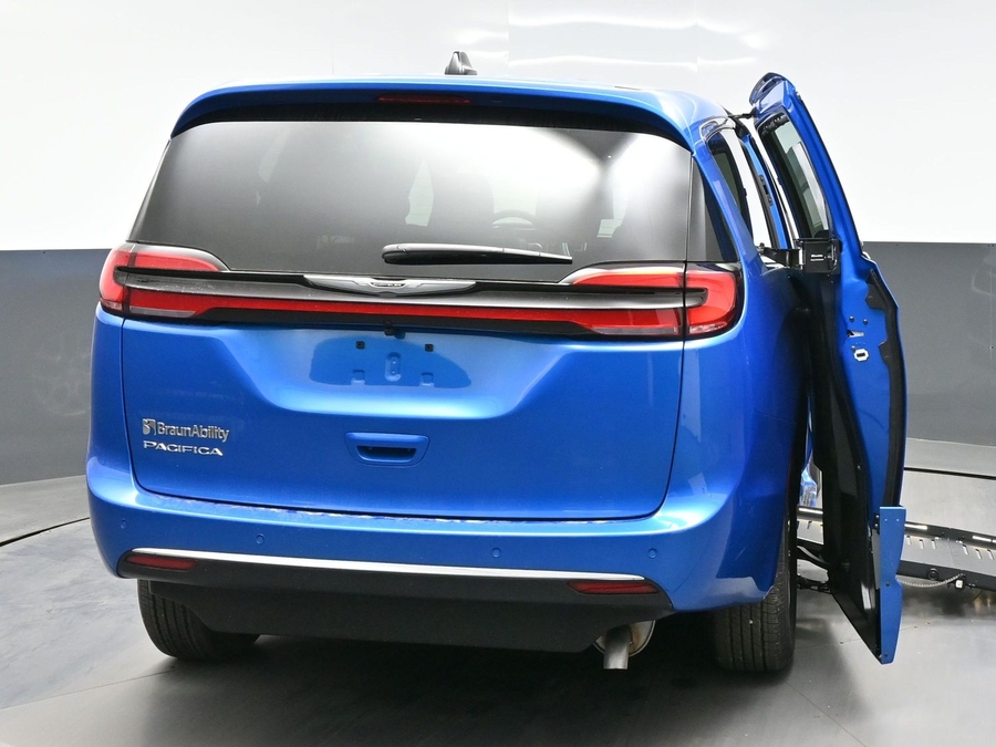 Blue Chrysler Pacifica image number 5