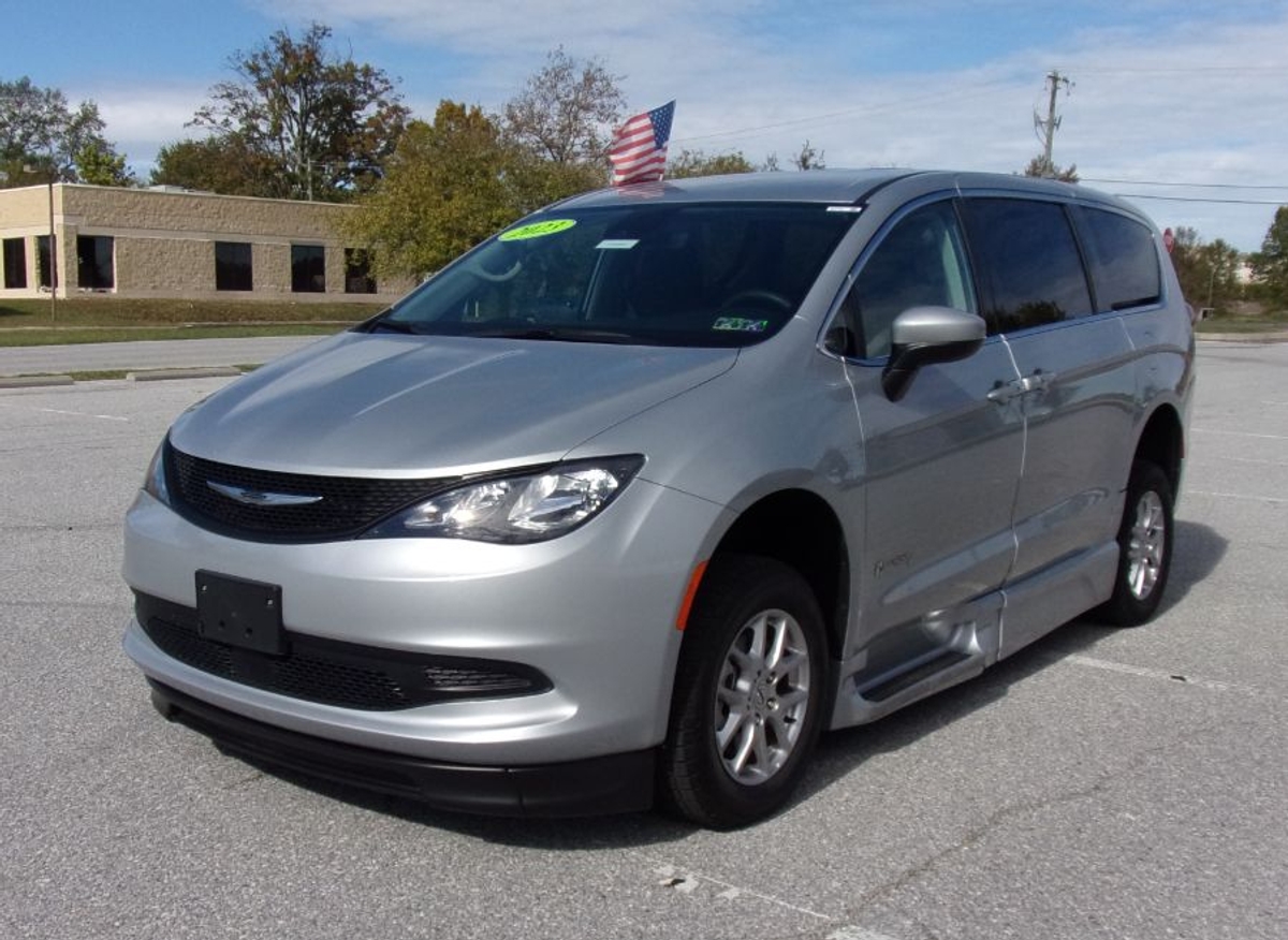 2023 CHRYSLER VOYAGER - Image 4