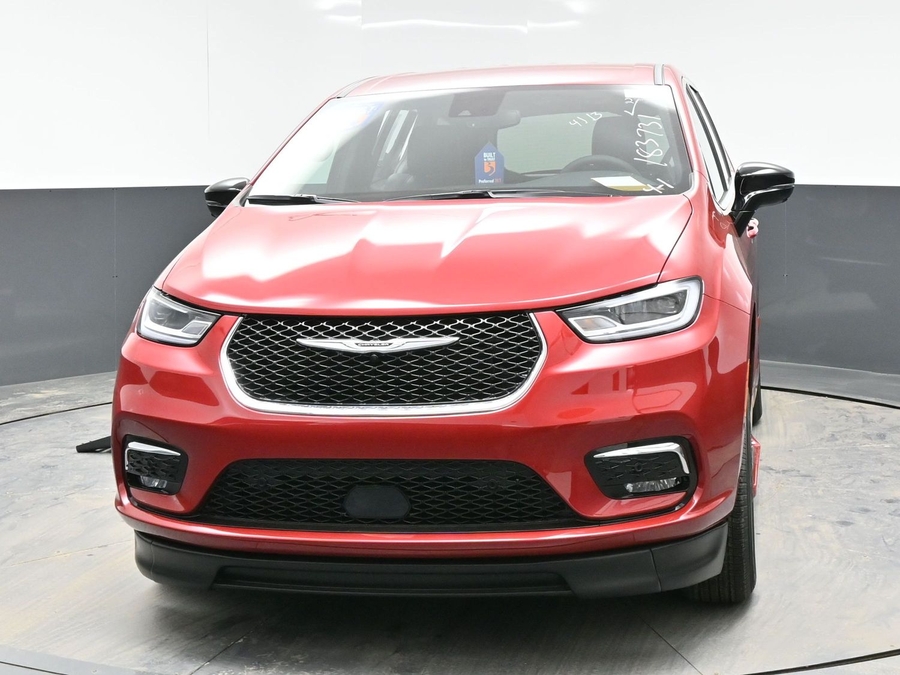 Red Chrysler Pacifica image number 1