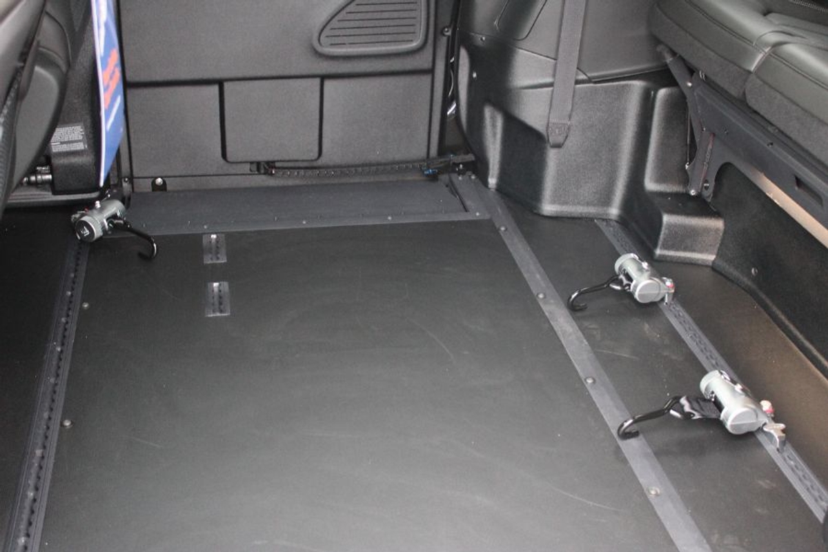 Black Chrysler Pacifica image number 7