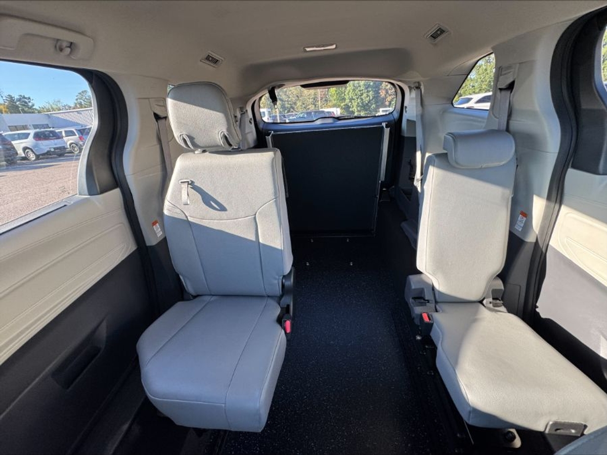 2024 TOYOTA SIENNA - Image 8