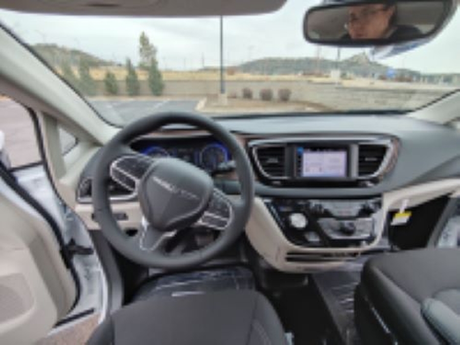 New 2025 Chrysler Voyager LX w QRT Max - BraunAbility Commercial Side Entry Entry Fold Out Manual Ramp