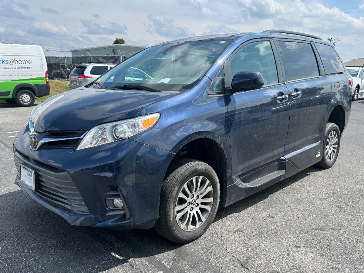 2020 TOYOTA SIENNA - Image 3