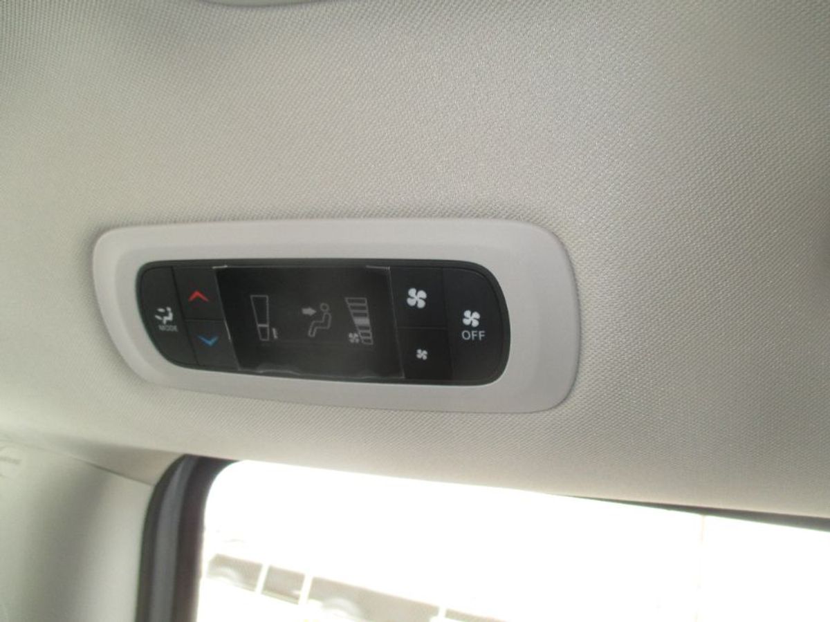 Silver Chrysler Voyager image number 14