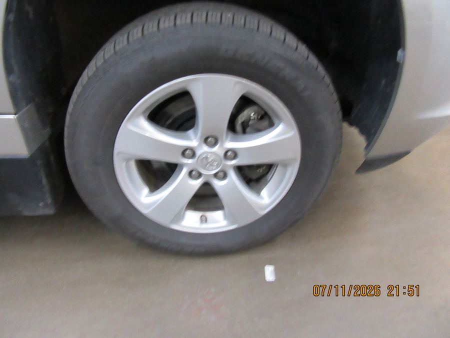 Brown Toyota Sienna image number 13