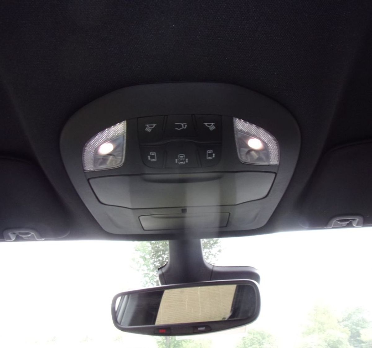 Grey Chrysler Pacifica image number 12