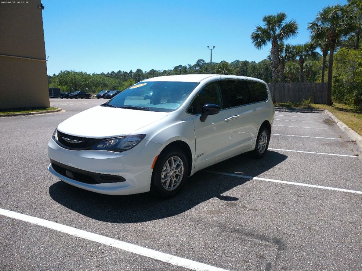 2024 CHRYSLER VOYAGER - Image 9