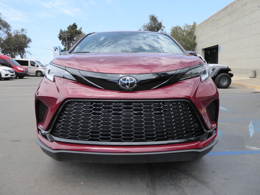 New 2026 Toyota Sienna Hybrid XSE Sport - BraunAbility Side Entry Fold Out Automatic Ramp