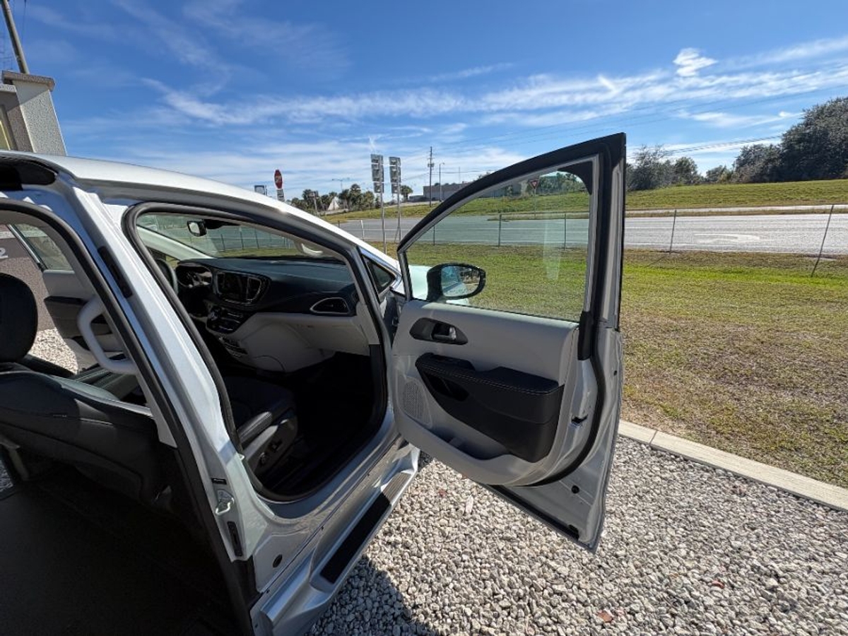 2024 CHRYSLER PACIFICA - Image 15