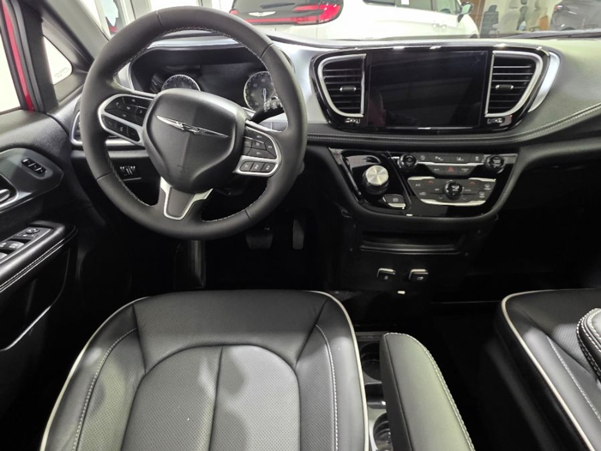 Red Chrysler Pacifica image number 14