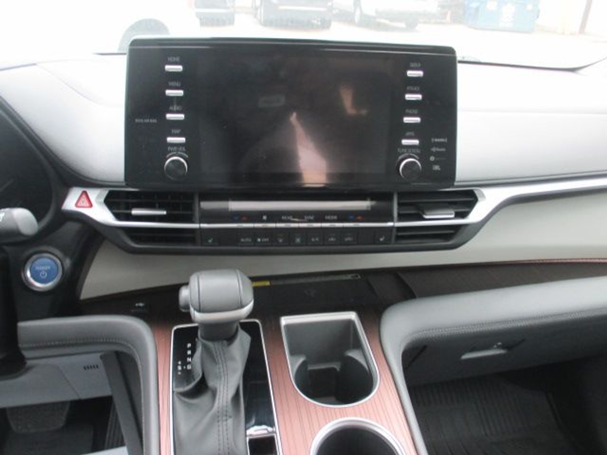 2023 TOYOTA SIENNA - Image 8