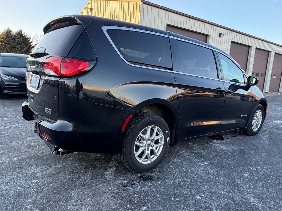 2024 CHRYSLER VOYAGER - Image 12