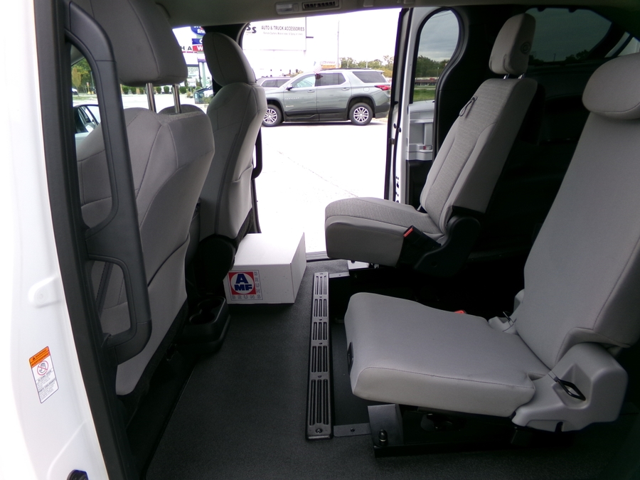 White Toyota Sienna image number 10